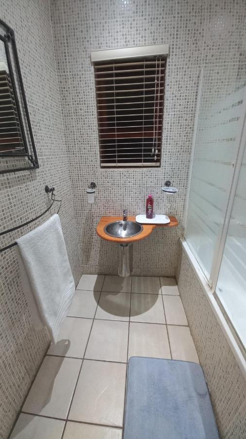28 At Van Den Bos International Guesthouse エデンベール エクステリア 写真