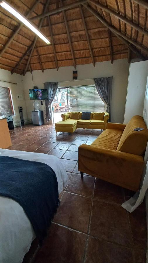 28 At Van Den Bos International Guesthouse エデンベール エクステリア 写真